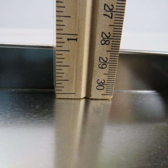 Relic Lady at Airport metal tin Easy to open - Picture 9 of 9